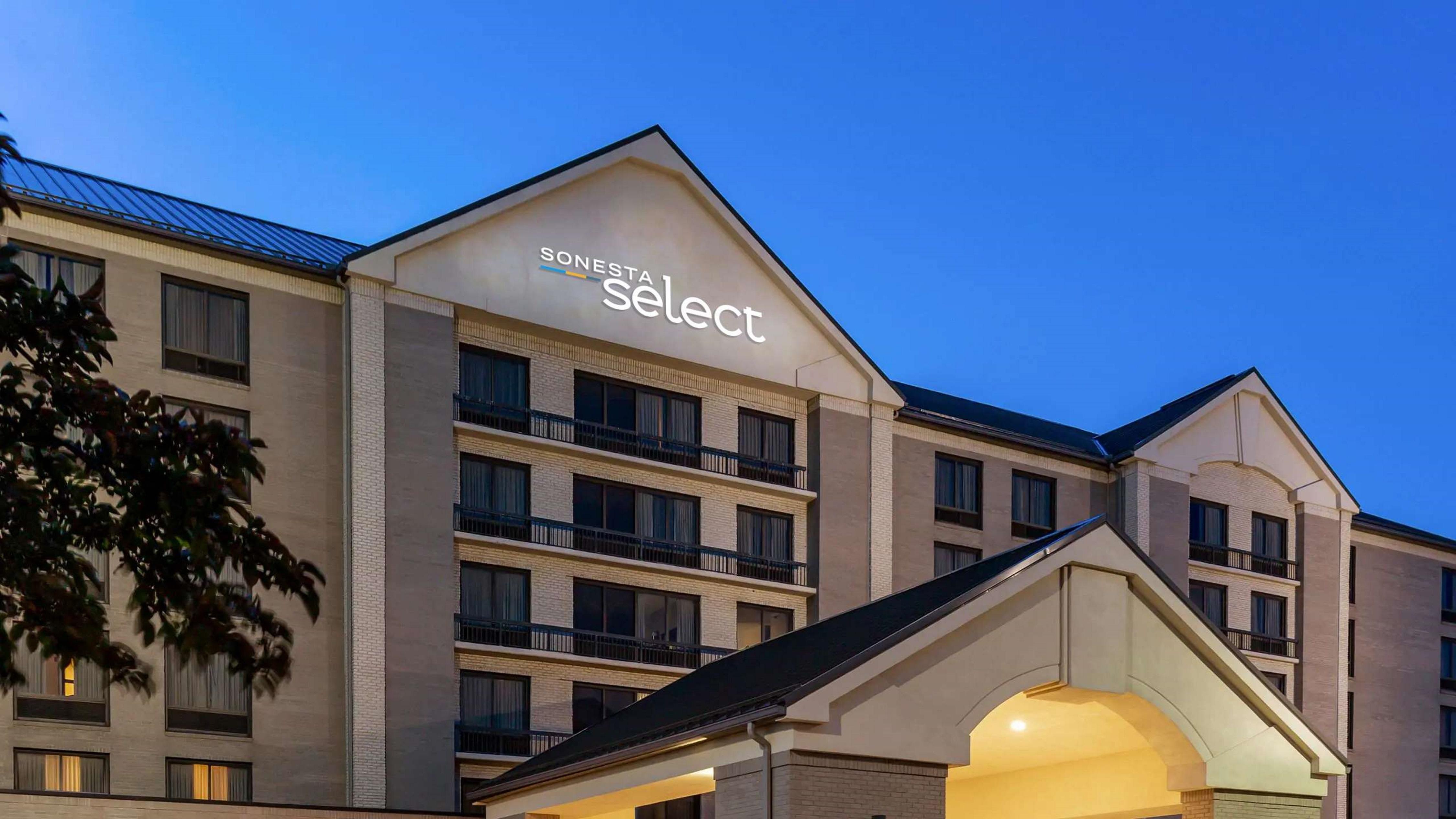 Wyndham Garden Kansas City Airport Bagian luar foto