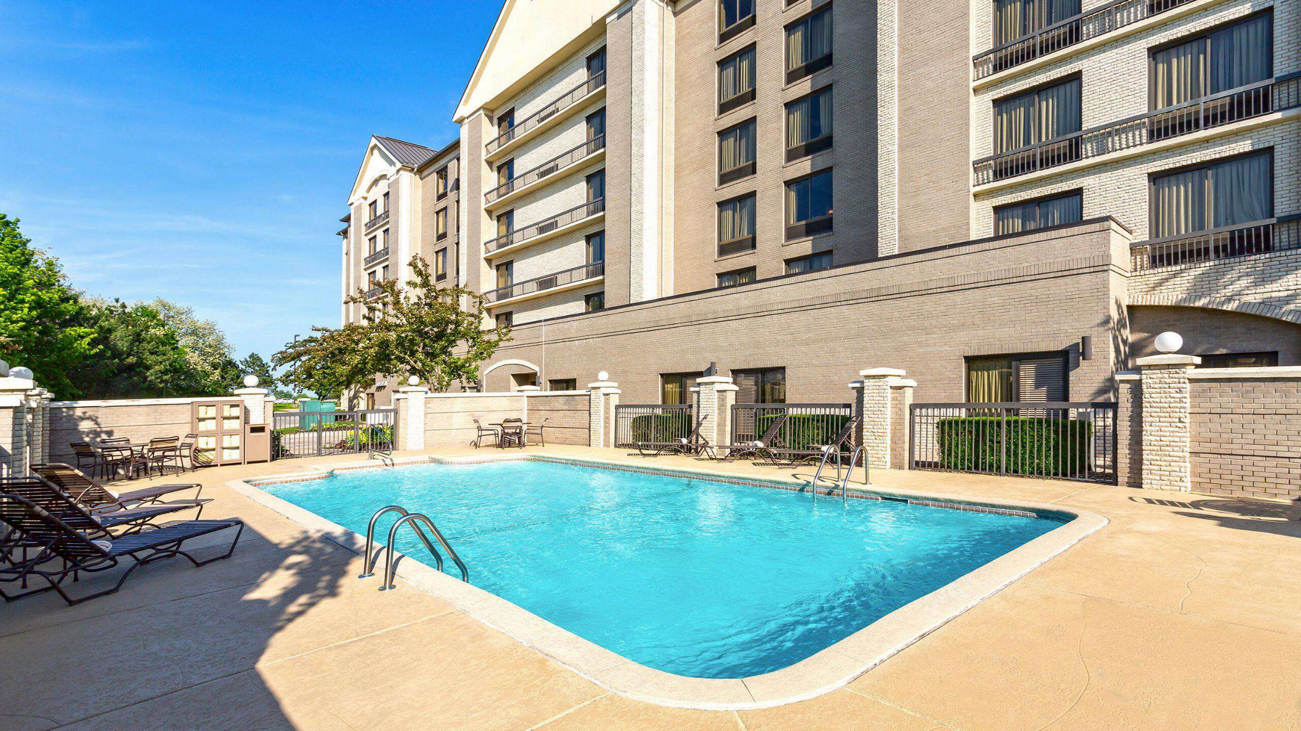 Wyndham Garden Kansas City Airport Bagian luar foto
