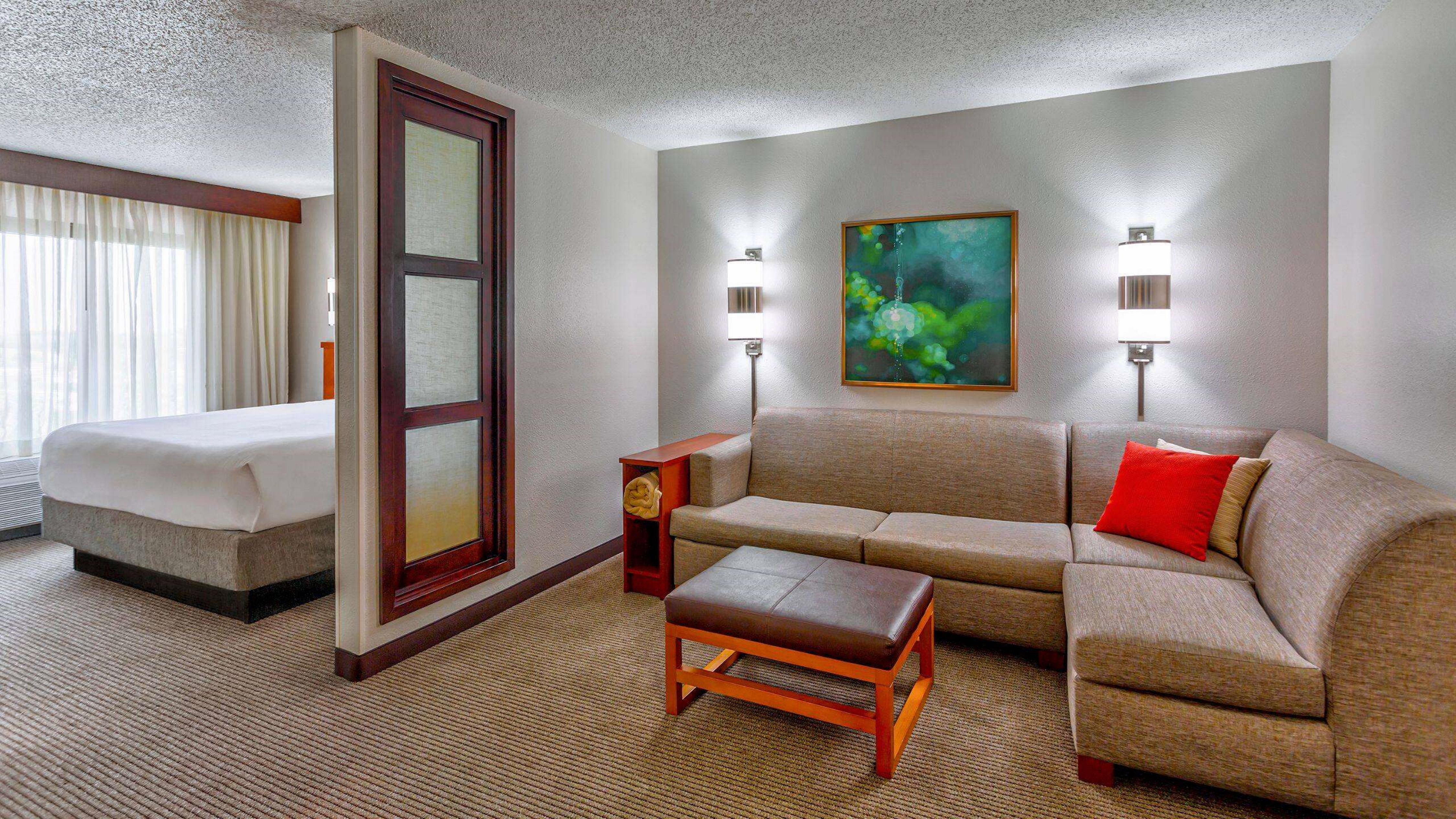 Wyndham Garden Kansas City Airport Bagian luar foto