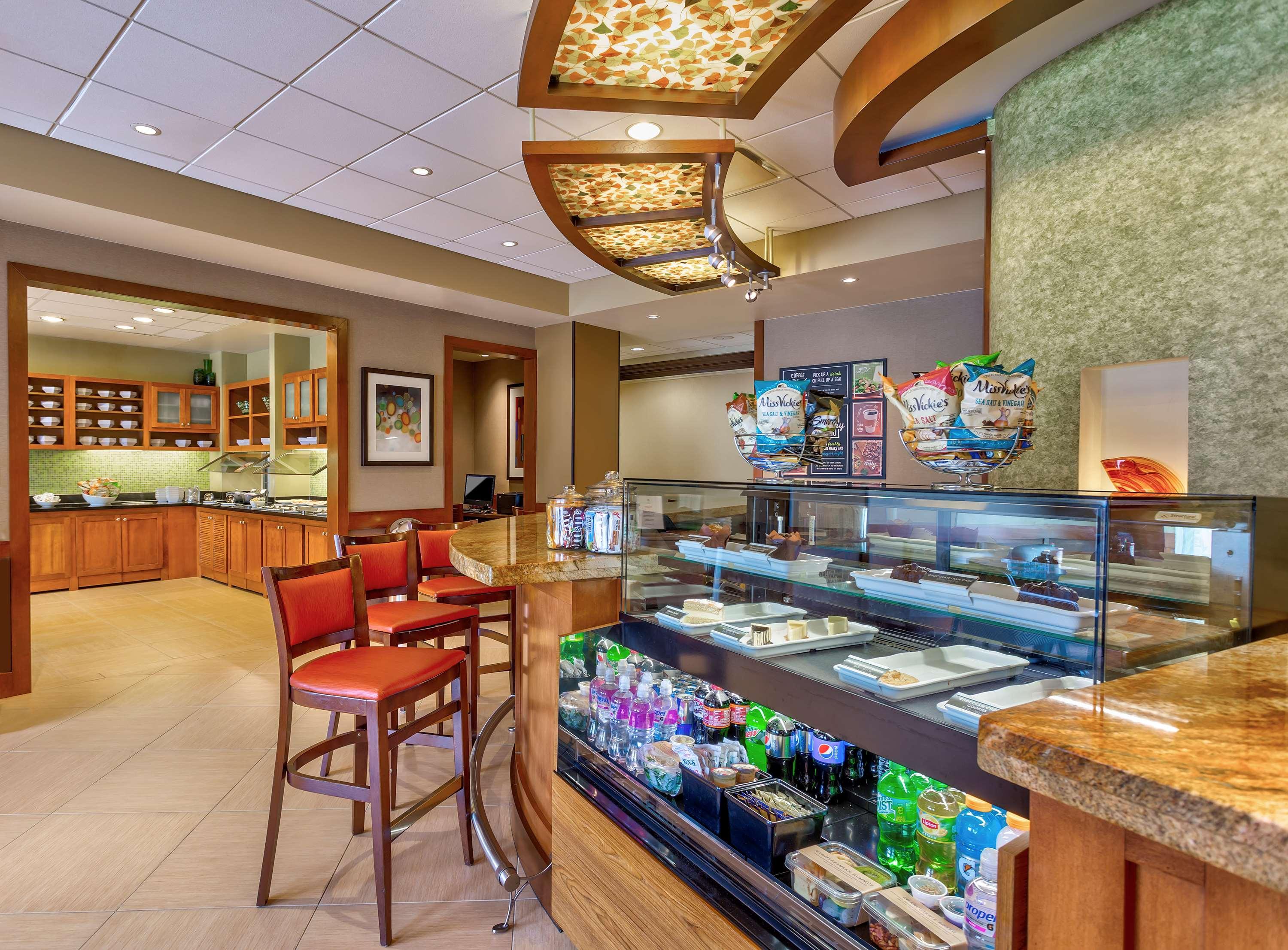 Wyndham Garden Kansas City Airport Bagian luar foto