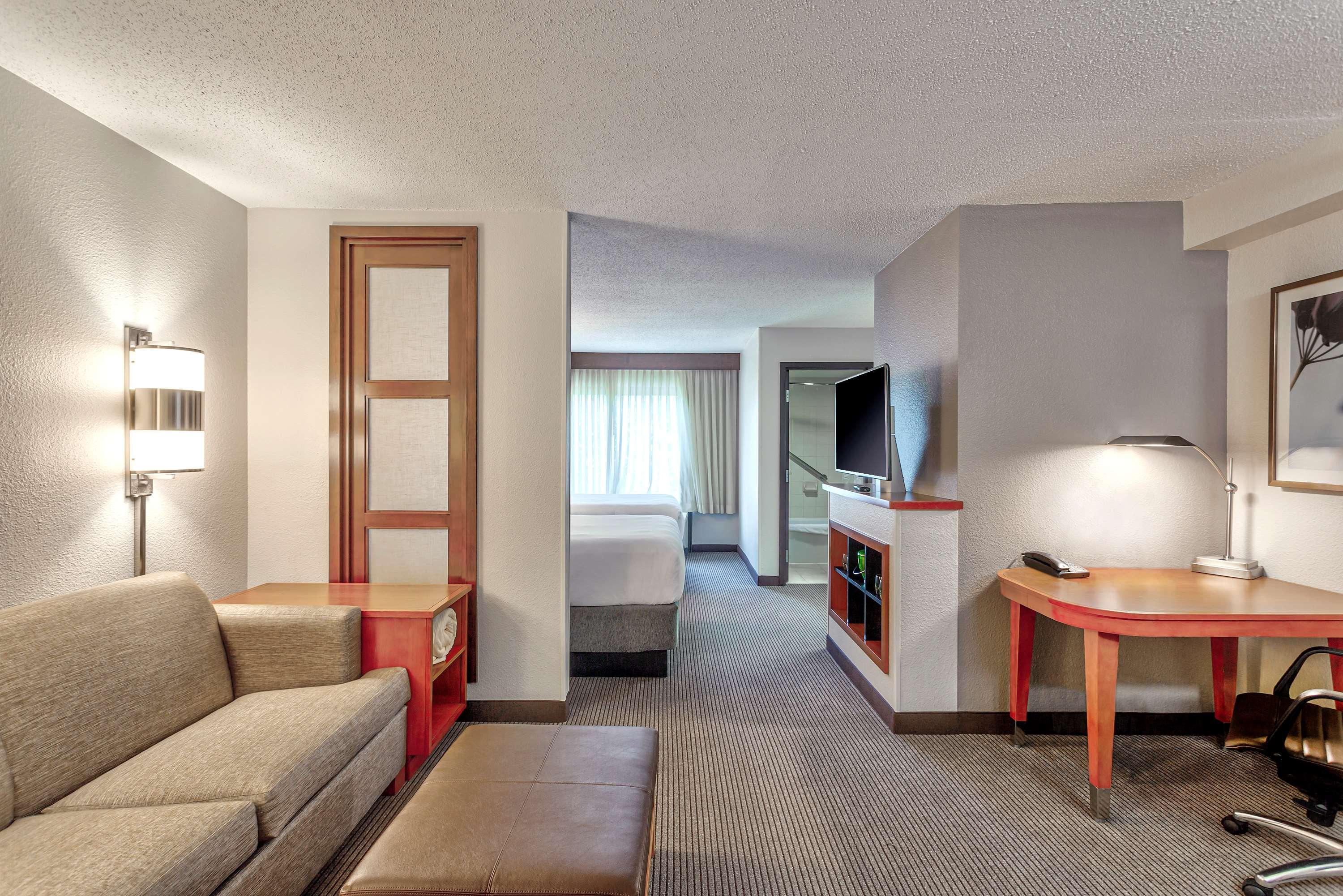 Wyndham Garden Kansas City Airport Bagian luar foto
