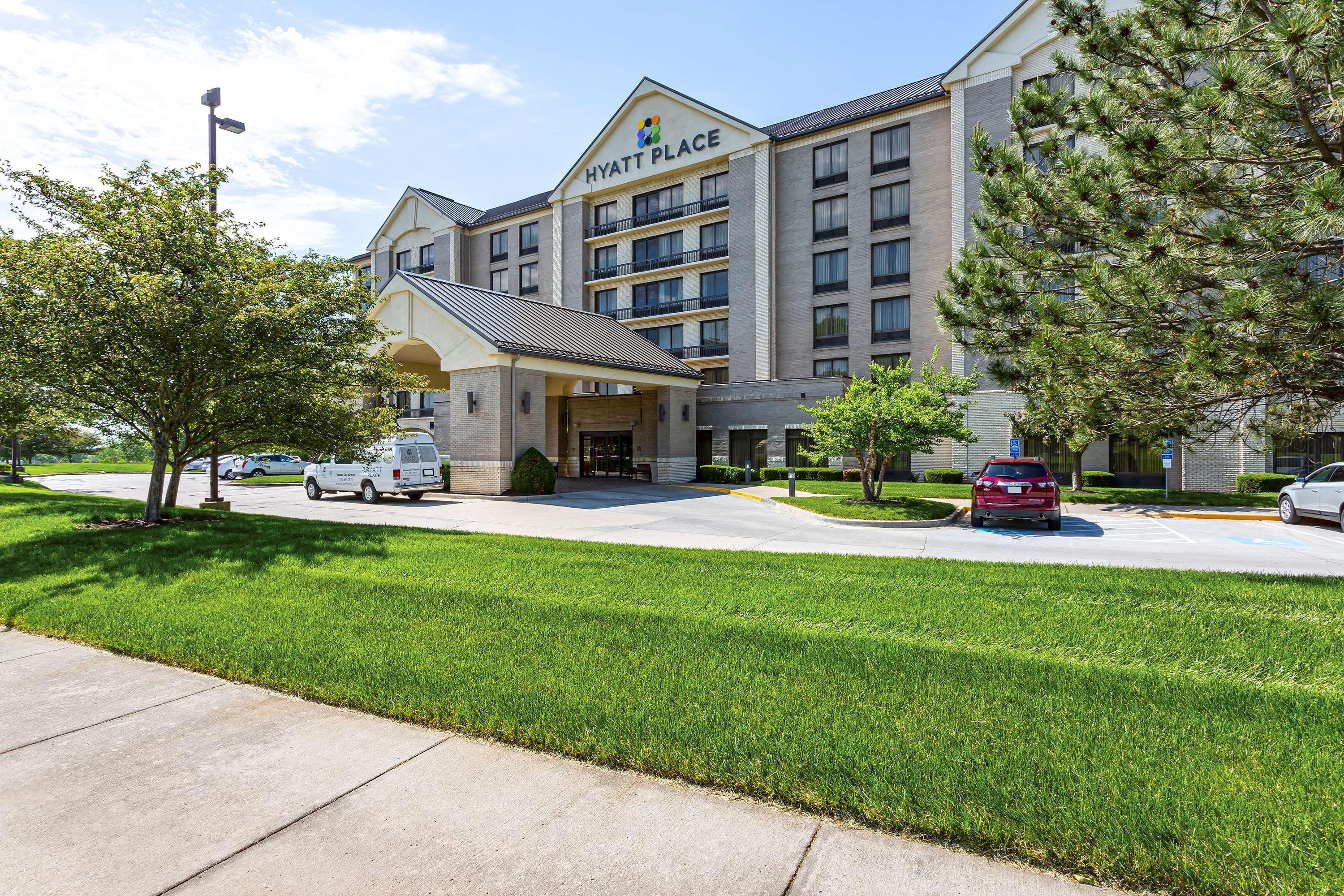 Wyndham Garden Kansas City Airport Bagian luar foto