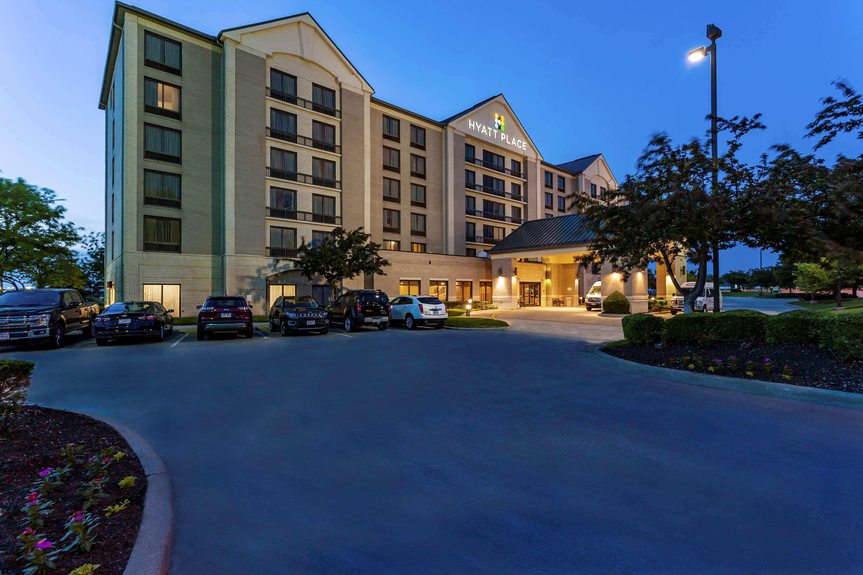 Wyndham Garden Kansas City Airport Bagian luar foto