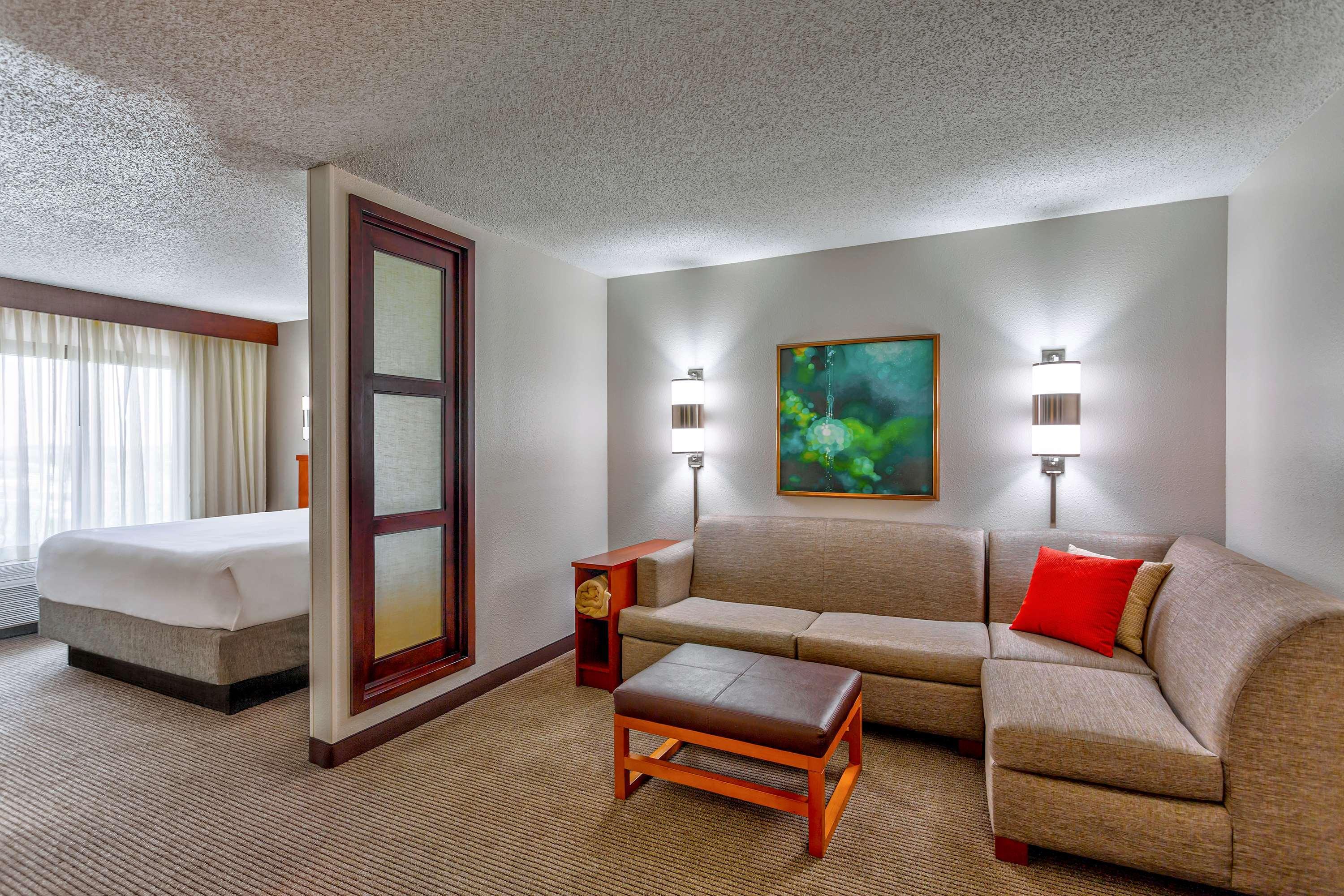 Wyndham Garden Kansas City Airport Bagian luar foto