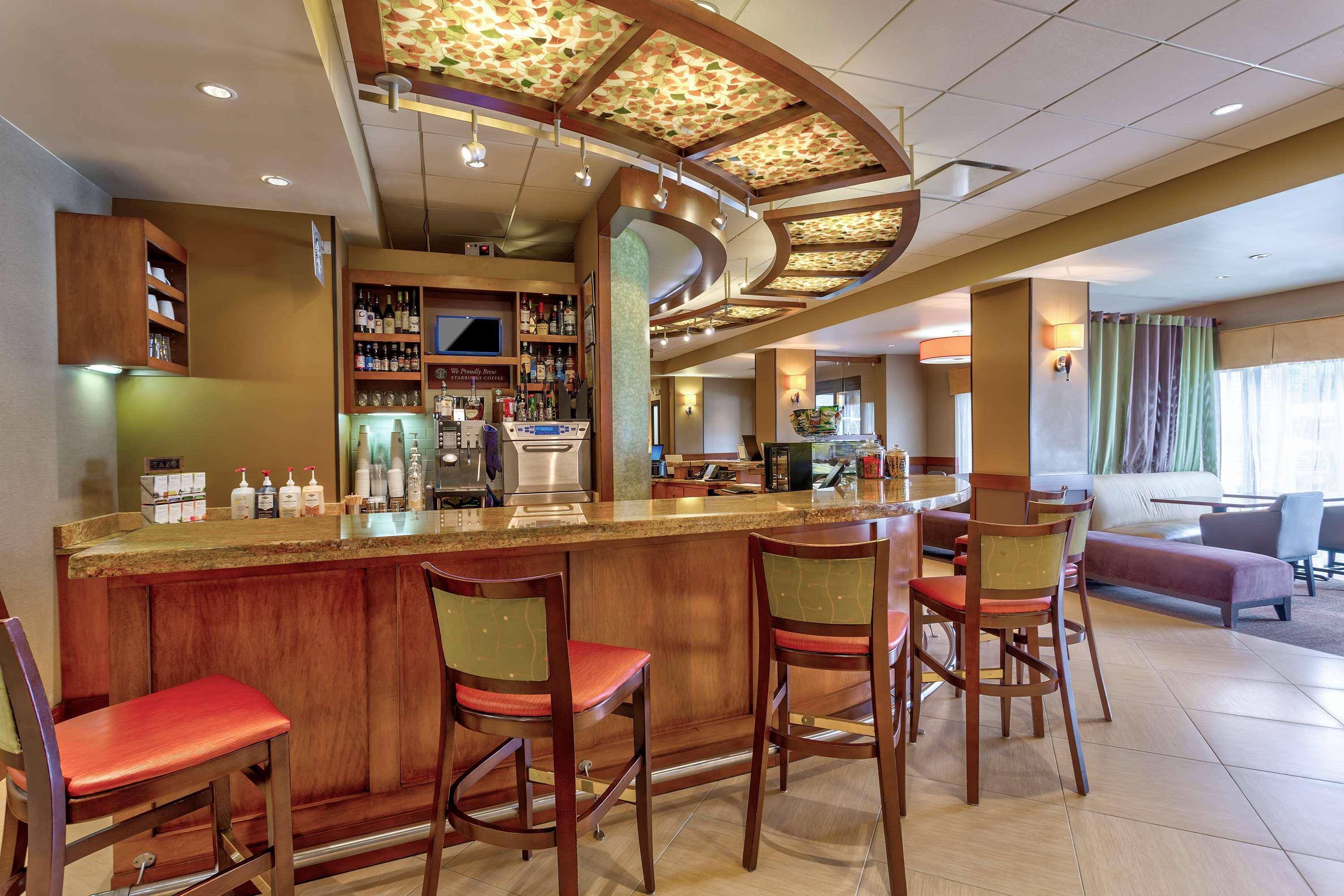 Wyndham Garden Kansas City Airport Bagian luar foto