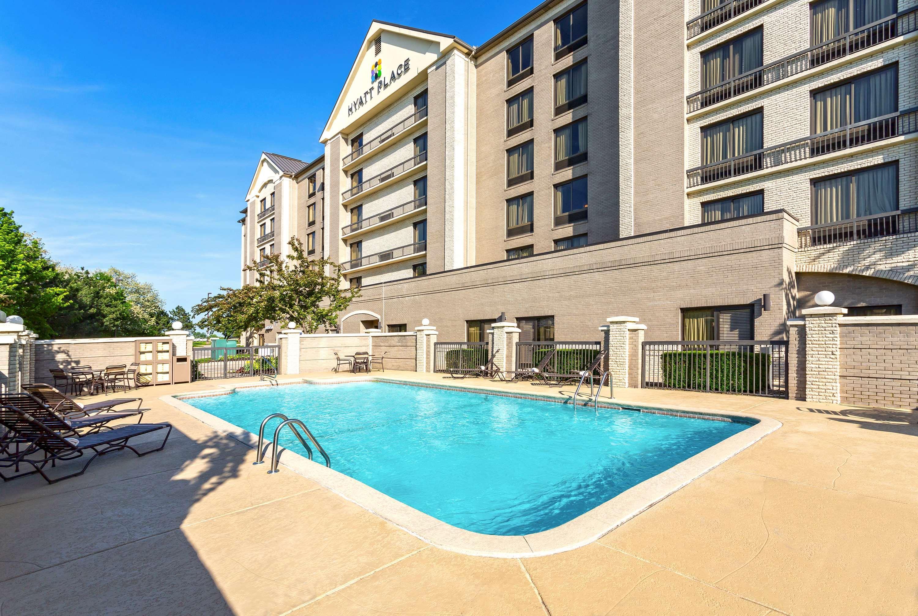 Wyndham Garden Kansas City Airport Bagian luar foto