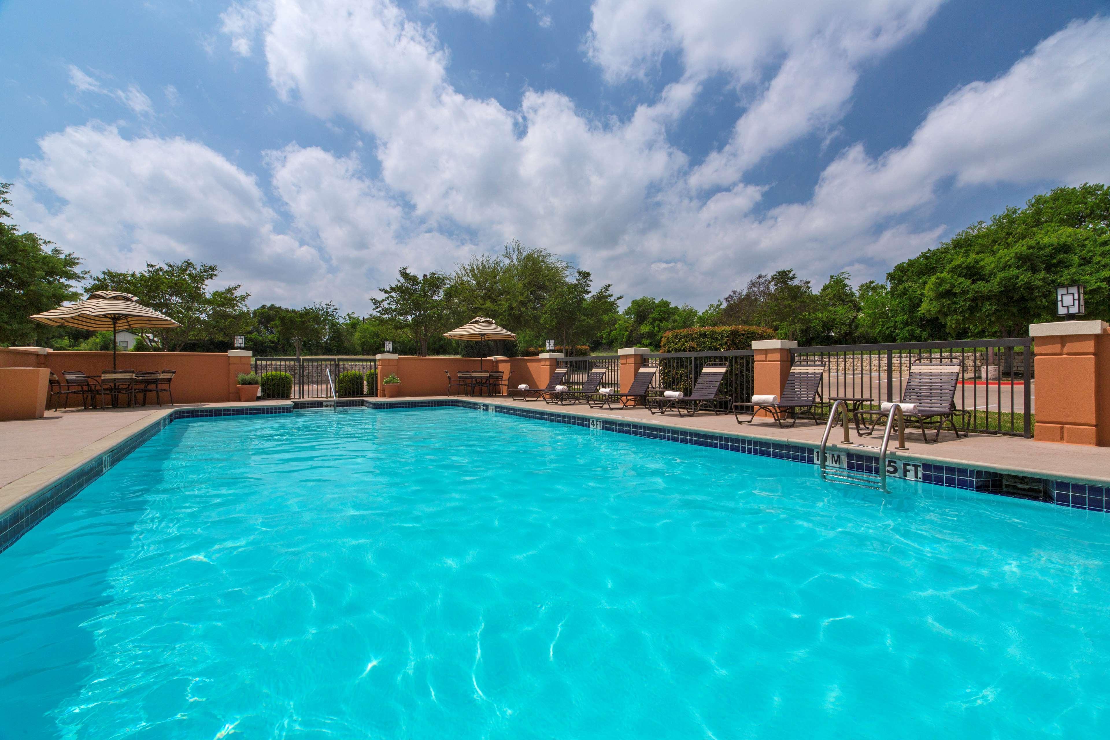 Wyndham Garden Kansas City Airport Bagian luar foto