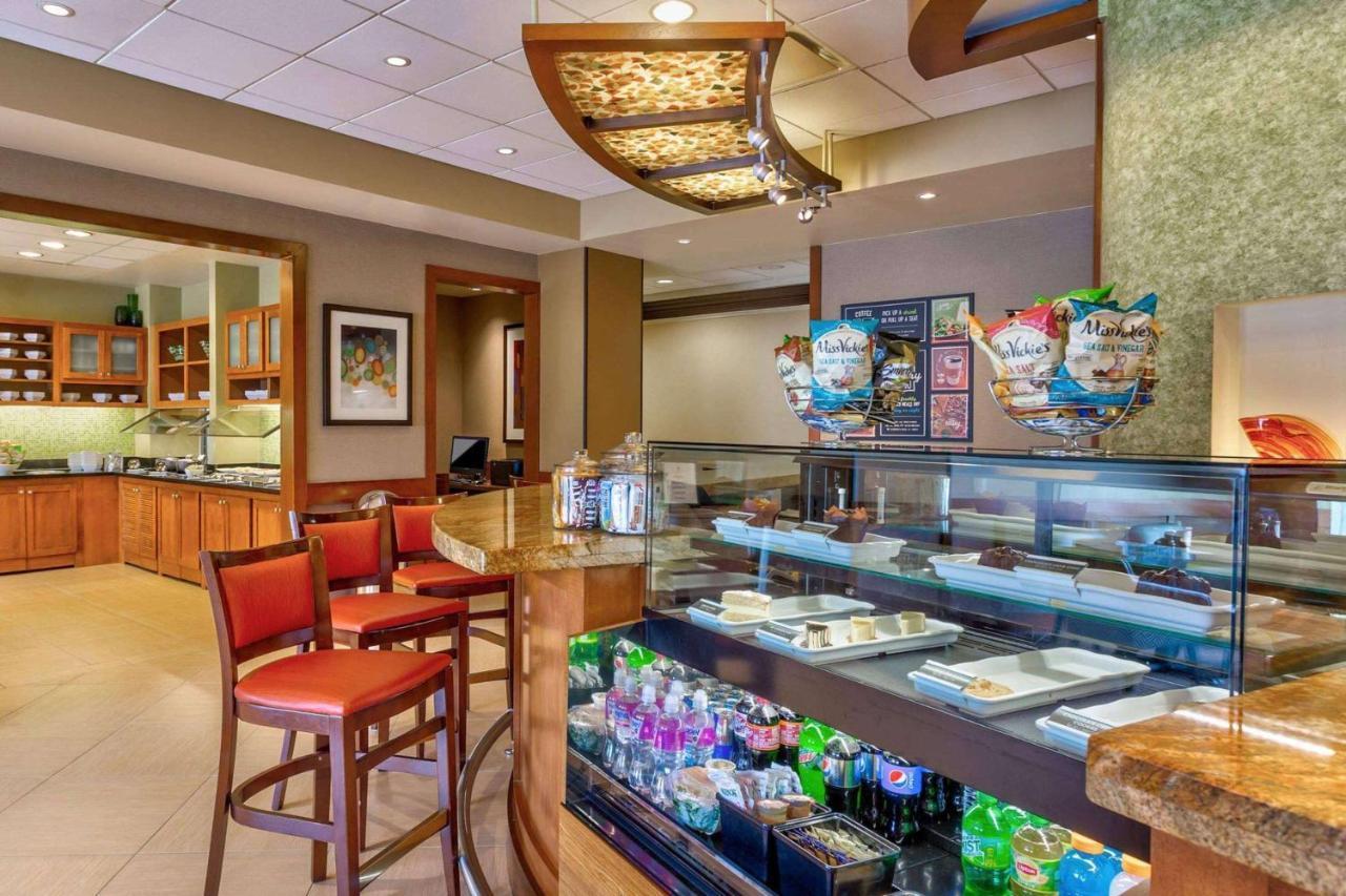 Wyndham Garden Kansas City Airport Bagian luar foto