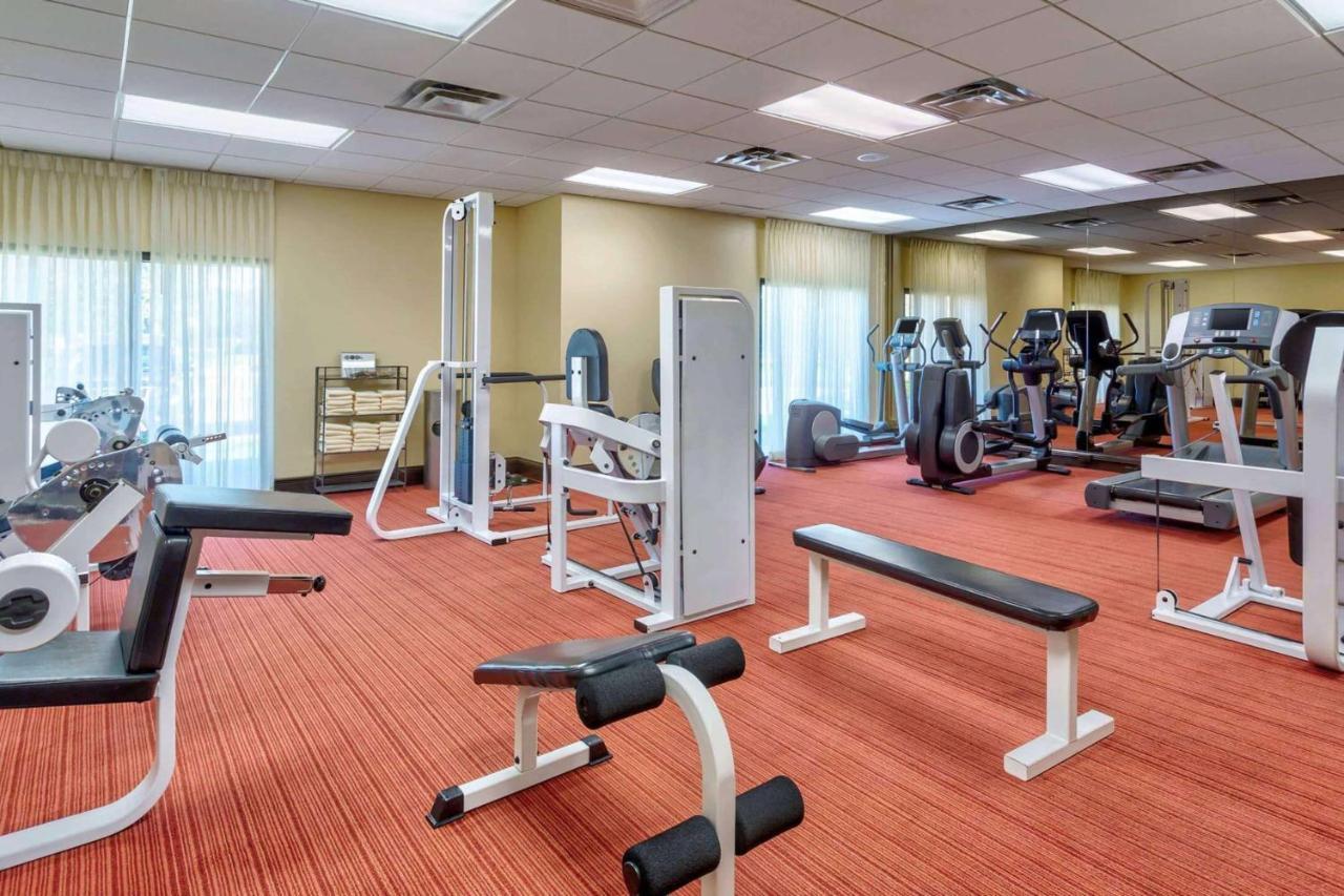Wyndham Garden Kansas City Airport Bagian luar foto