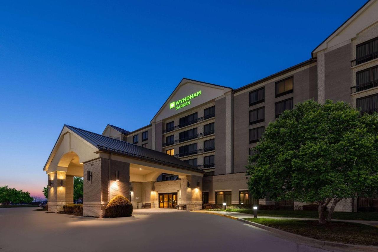 Wyndham Garden Kansas City Airport Bagian luar foto