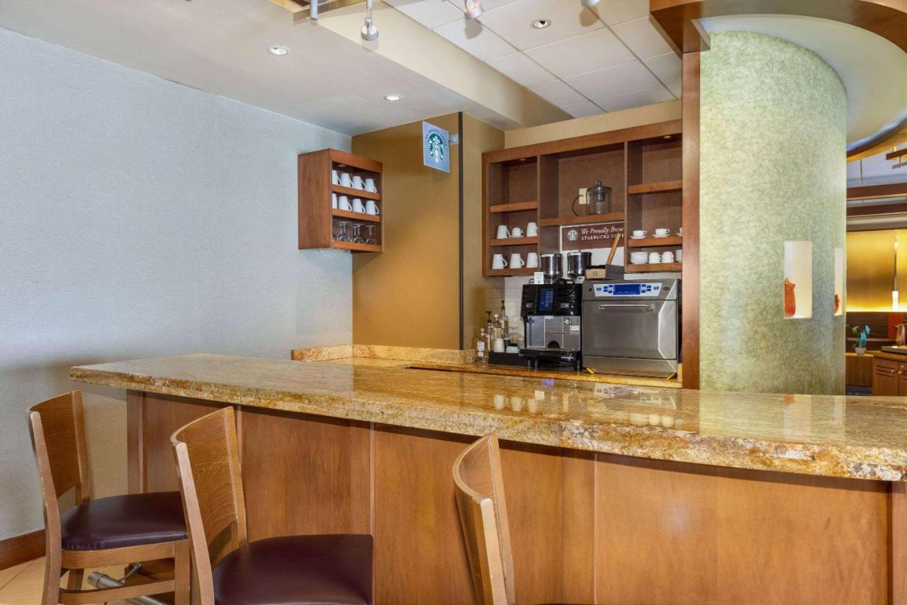 Wyndham Garden Kansas City Airport Bagian luar foto