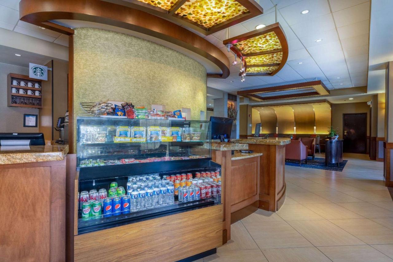 Wyndham Garden Kansas City Airport Bagian luar foto